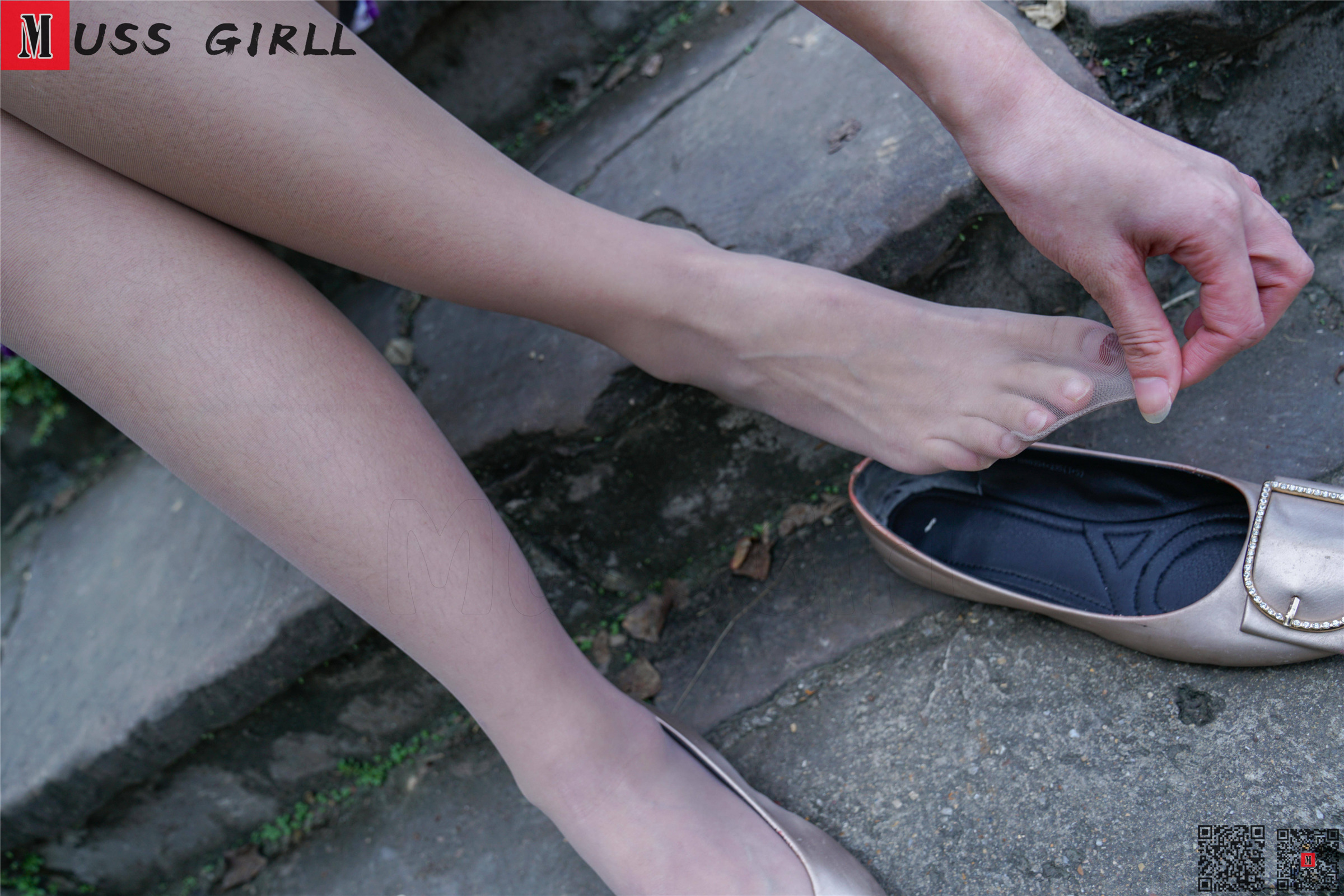 MussGirl慕丝女郎  NO.157 公园凉亭碎花旗袍